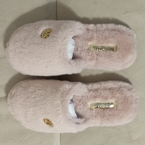 Michael Kors 9M Pink Faux Fur Slippers - Picture 3 of 5